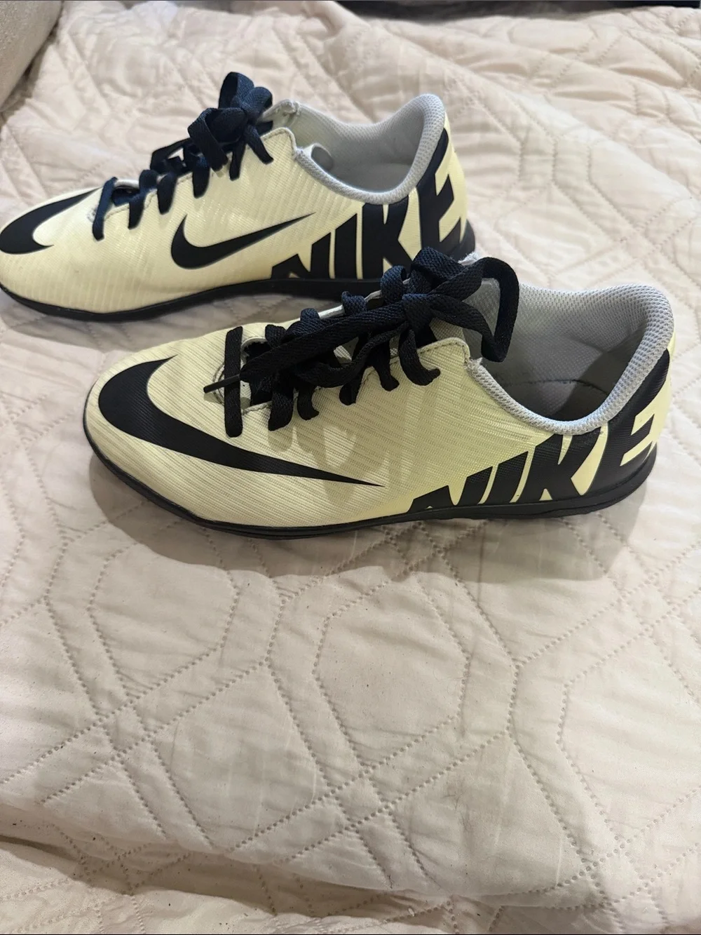 Nike kids indoor